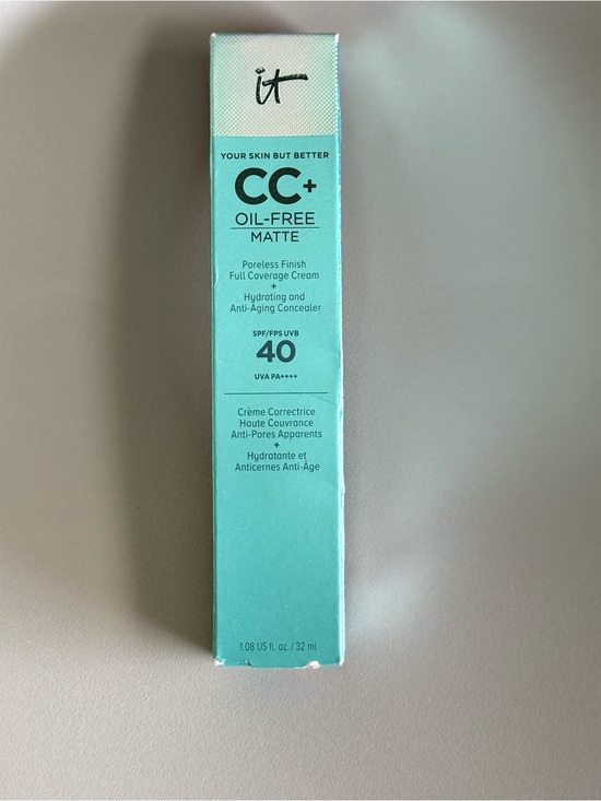 it cosmetics Other - it cosmetics CC+ Oil-Free Matte Cream SPF 40 in Teal Packaging